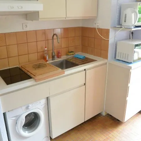 Mitoyenne Avec Piscine, Parking, Climatisation Et Proche Mer, Idéale Pour 4 Personnes - Fr-1-607-89 *