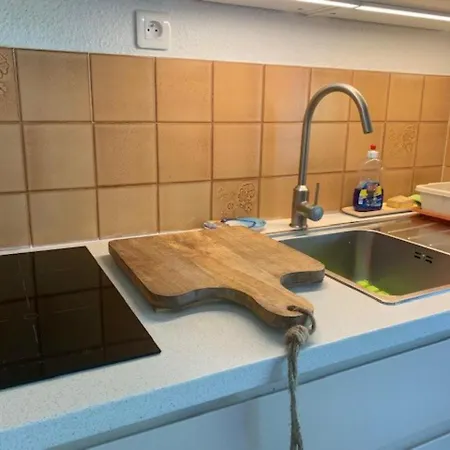Mitoyenne Avec Piscine, Parking, Climatisation Et Proche Mer, Idéale Pour 4 Personnes - Fr-1-607-89