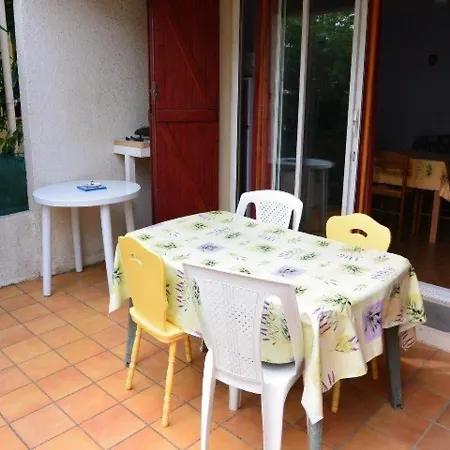 펜션 Mitoyenne Avec Piscine, Parking, Climatisation Et Proche Mer, Ideale Pour 4 Personnes - Fr-1-607-89