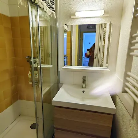 Mitoyenne Avec Piscine, Parking, Climatisation Et Proche Mer, Ideale Pour 4 Personnes - Fr-1-607-89 펜션